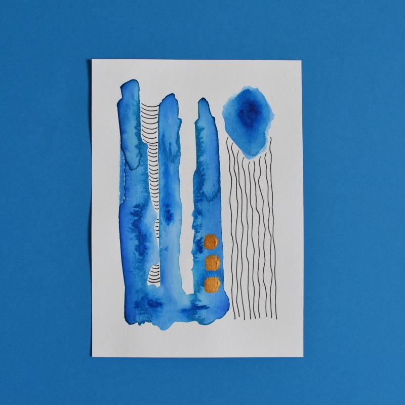 Obraz abstrakcyjny . Niebieski 1. Wymiar: A5 (14.8cm x 21cm). Technika mieszana: akwarela, gwasz akrylowy oraz czarny cienkopis na papierze akwarelowym.