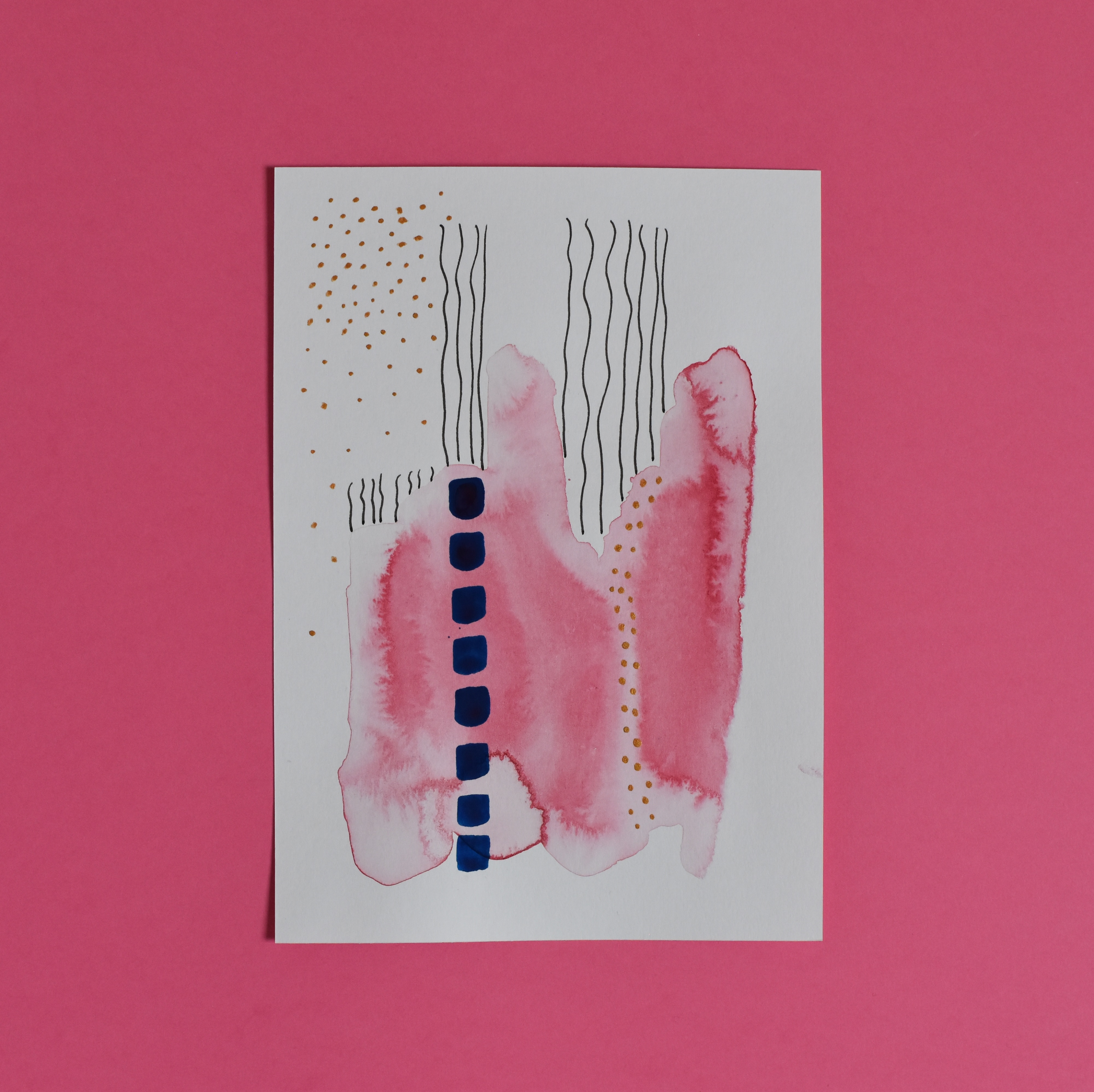 Obraz abstrakcyjny . Róż nr 1. Wymiar: A5 (14.8cm x 21cm). Technika mieszana: akwarela, gwasz akrylowy oraz czarny cienkopis na papierze akwarelowym.